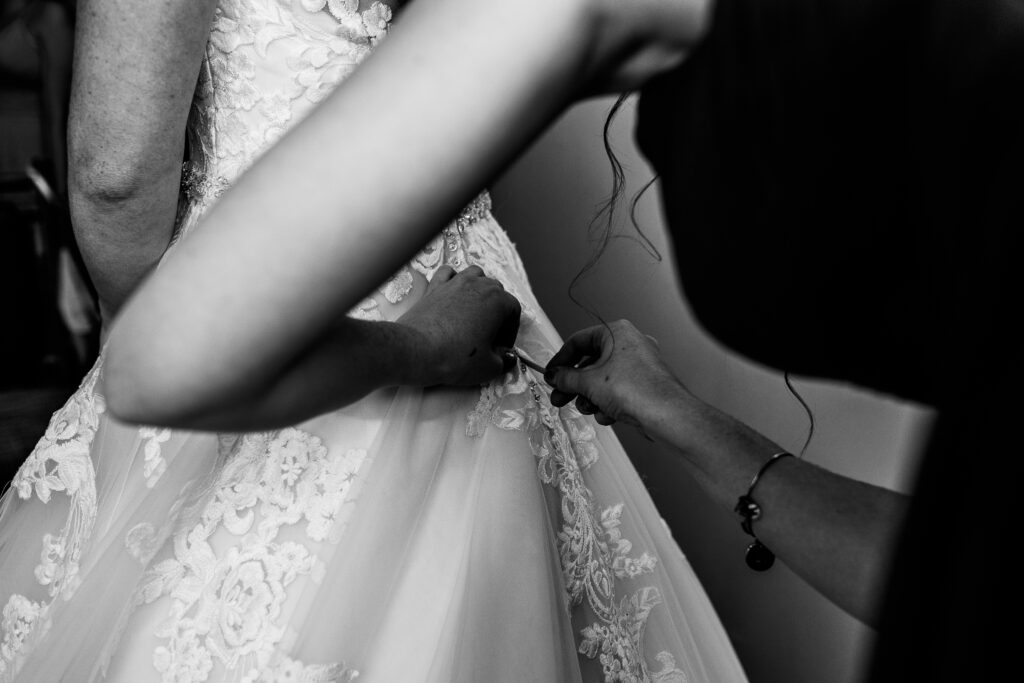Black and white bridal portait