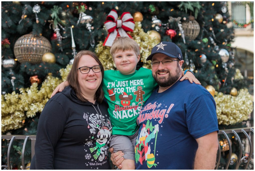 Disney holiday christmas family photos