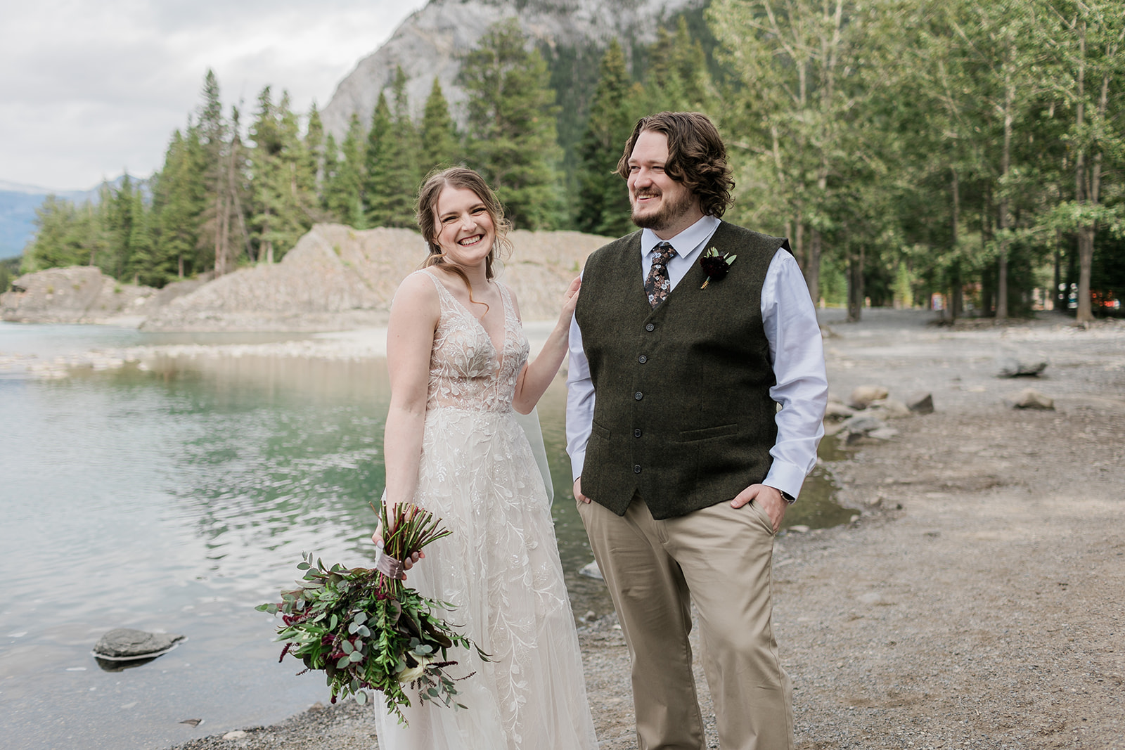 Bride and Groom wedding photos in Banff, Alberta by Jess Collins